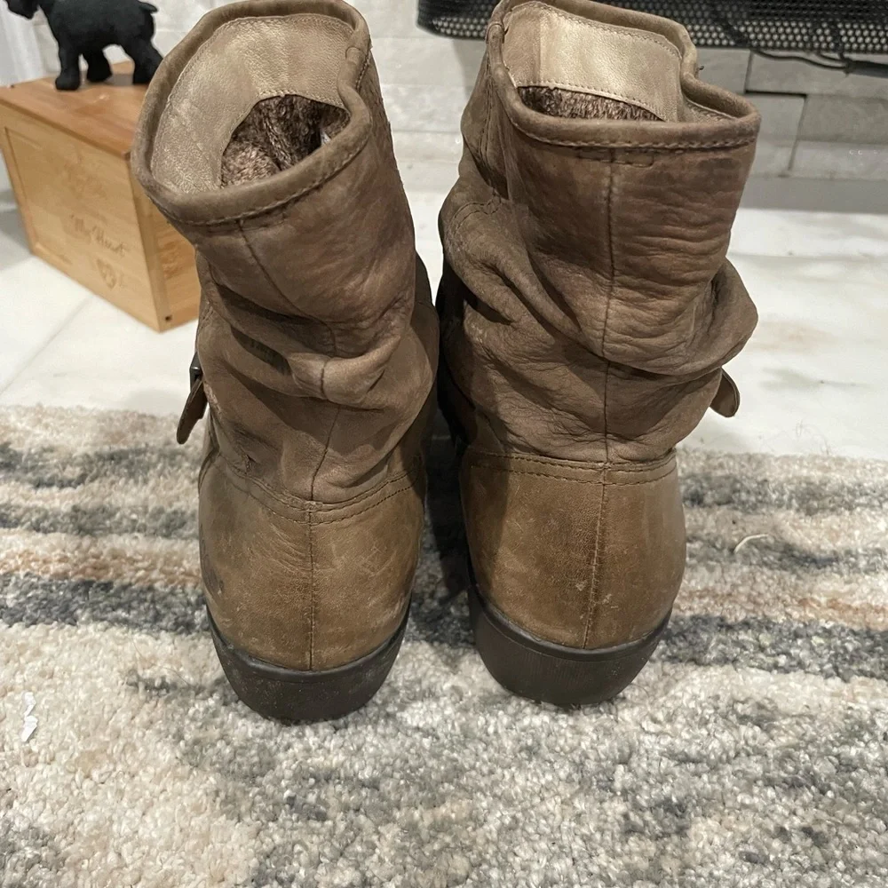Bogs Taupe Brown Slouchy Leather Buckle Waterproof Ankle Boots Sz 11 women’s